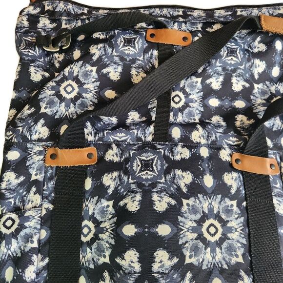 High Sierra Clybourn Tote Bag, Blue & White Geometric Eclipse/Raven, One Size - Picture 12 of 12